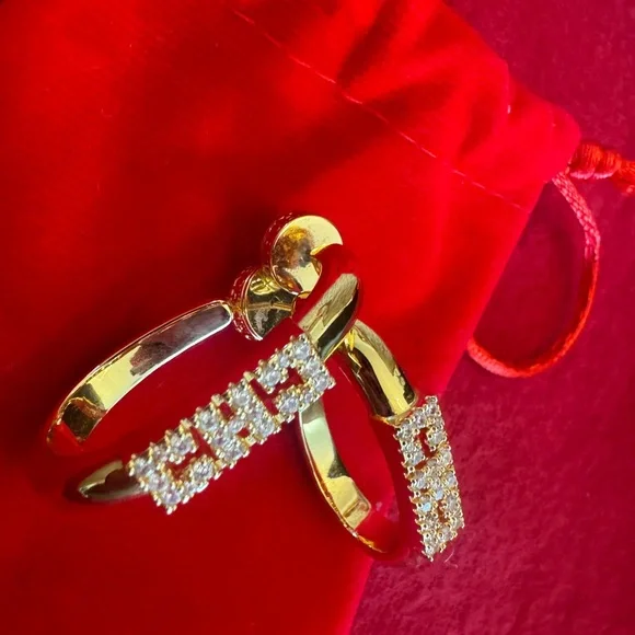 New Carolina Herrera Earrings - Picture 4 of 6